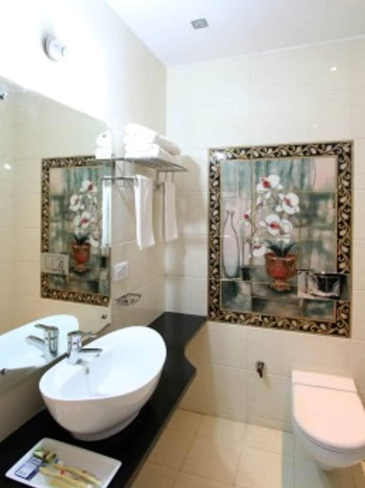 Dewdrop Intercity Hotel Дели Экстерьер фото
